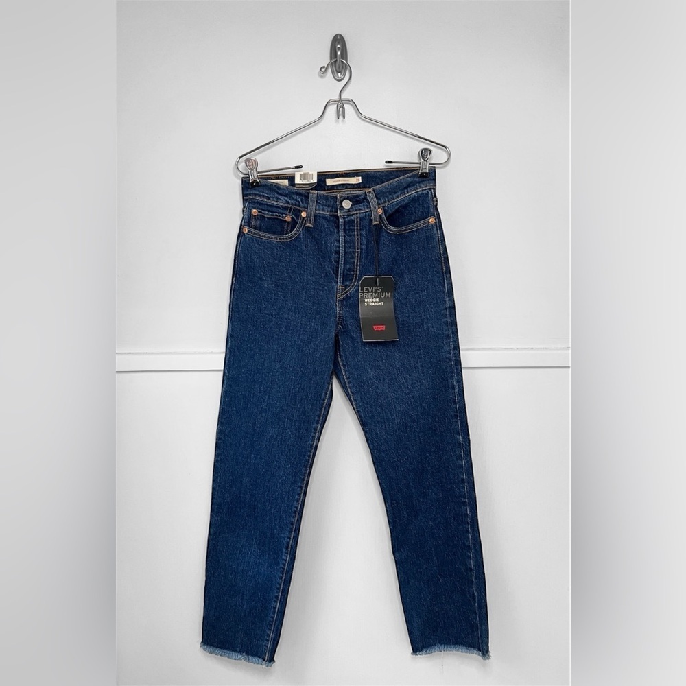 Levi's Premium Wedgie Straight High Rise Jeans in Medium Wash NWT
